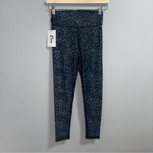Zyia -  Stone Leopard Scrunchy Light n Luxe Leggings